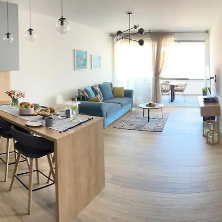 Apartment With Pool And Jacuzzi *