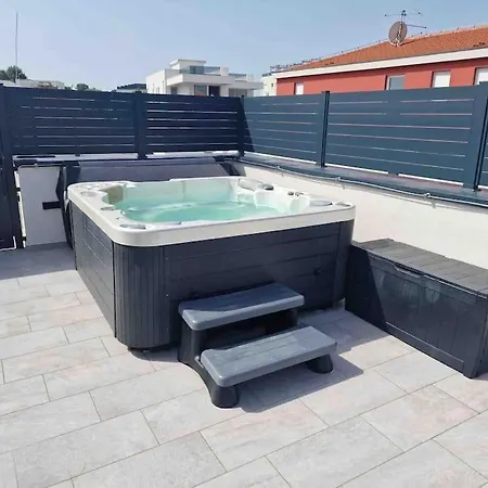 With Pool And Jacuzzi Trogir
