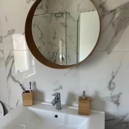 With Pool And Jacuzzi Apartment Trogir