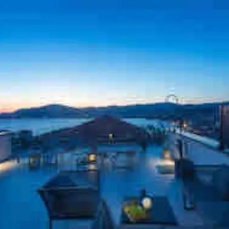 With Pool And Jacuzzi Apartment *
